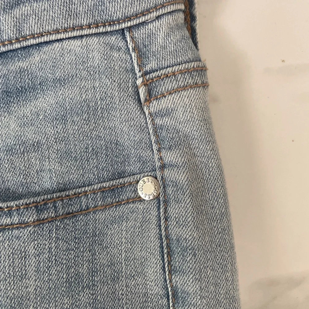 Guess Women’s Light Blue Skinny Jeans Size 26